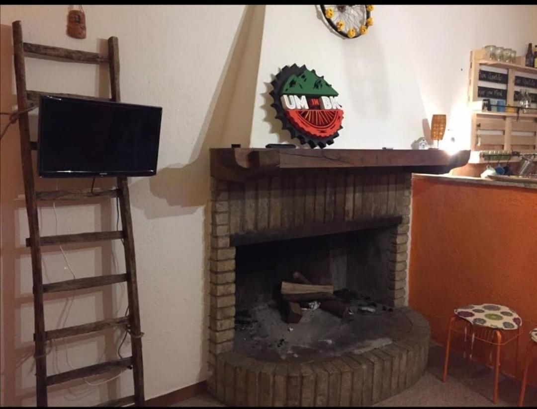 Umbria In Bike B&B Фоліньо Екстер'єр фото